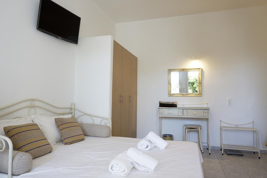 Casa Nostra Mykonos Boutique Rooms & Studios 格拉斯托斯 外观 照片